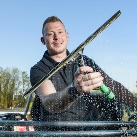 Allround glazenwasser / (Leerling) glazenwasser gezocht!